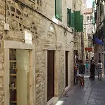 فندق مبيت وإفطار Grgur Ninski 4*