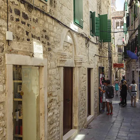 B&B 그레고리 닌스키 룸즈 4*