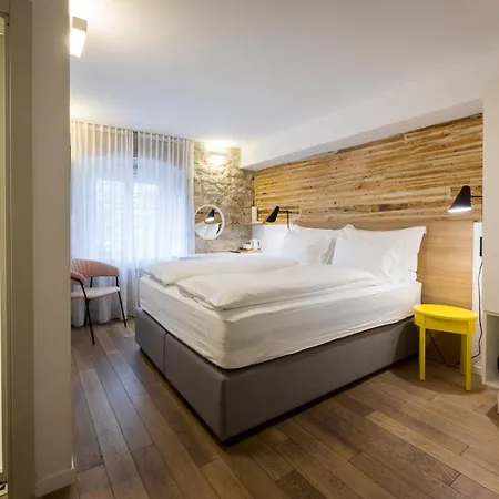 Grgur Ninski 4*