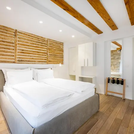 Grgur Ninski 4*