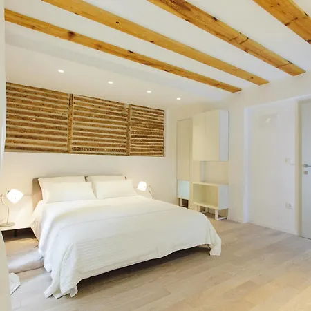 Grgur Ninski 4*