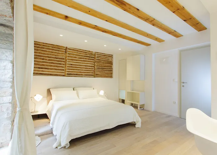 Grgur Ninski 4*
