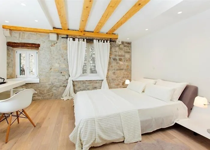 Grgur Ninski 4*