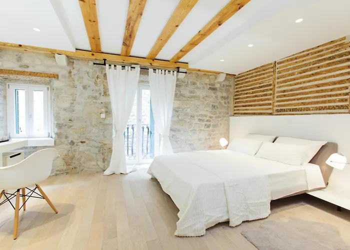 Grgur Ninski 4*