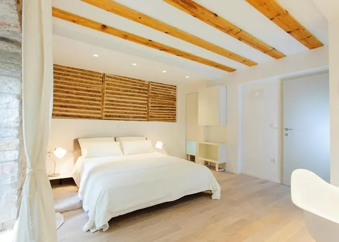 Grgur Ninski 4*