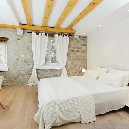 Grgur Ninski Panzió Split