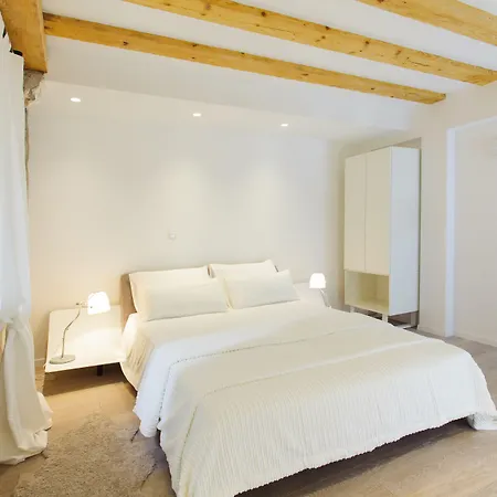 Grgur Ninski 4*
