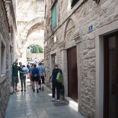 Grgur Ninski Panzió 4*