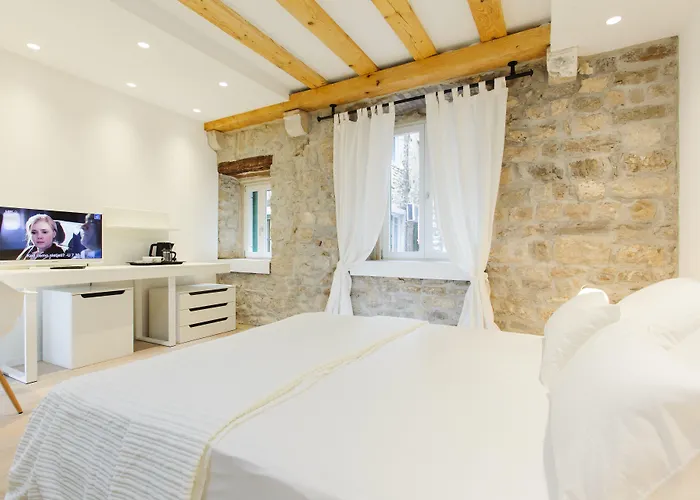 Grgur Ninski Σπλιτ