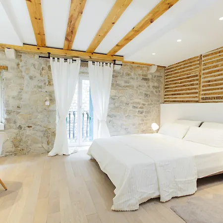 Grgur Ninski 4*