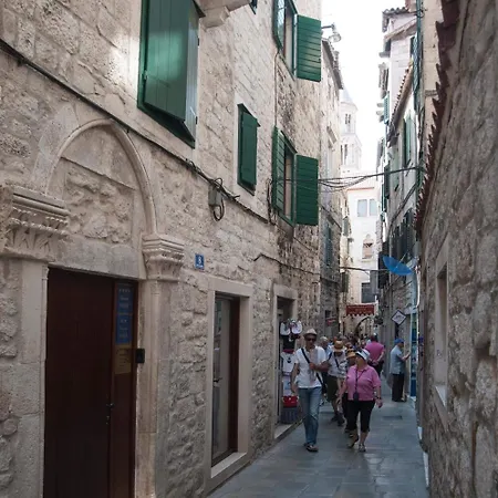 Grgur Ninski Couette-café Split